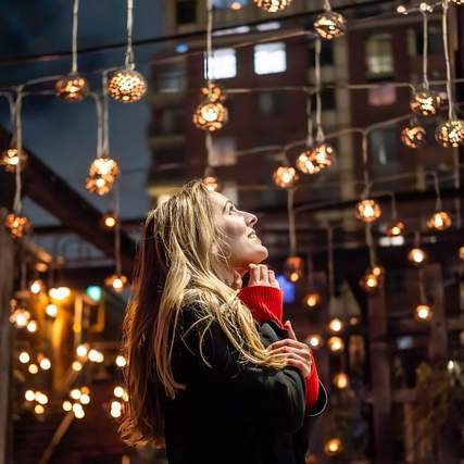 나무아저씨 랜턴걸이: 캠핑의 분위기를 더욱 특별하게 만들어 줄 매력적인 조명