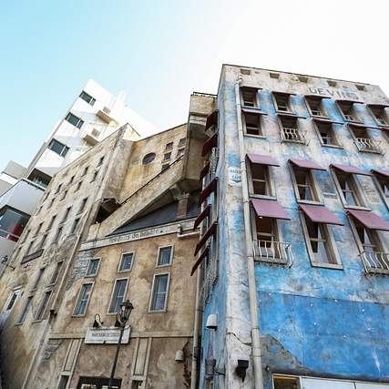 오사카 구리코, 밤하늘을 수놓는 화려한 조명: 시간과 함께하는 아름다운 순간